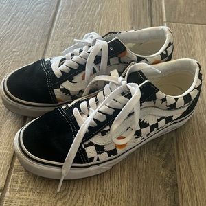 Vans low top tennis shoes with black suede and flower detail